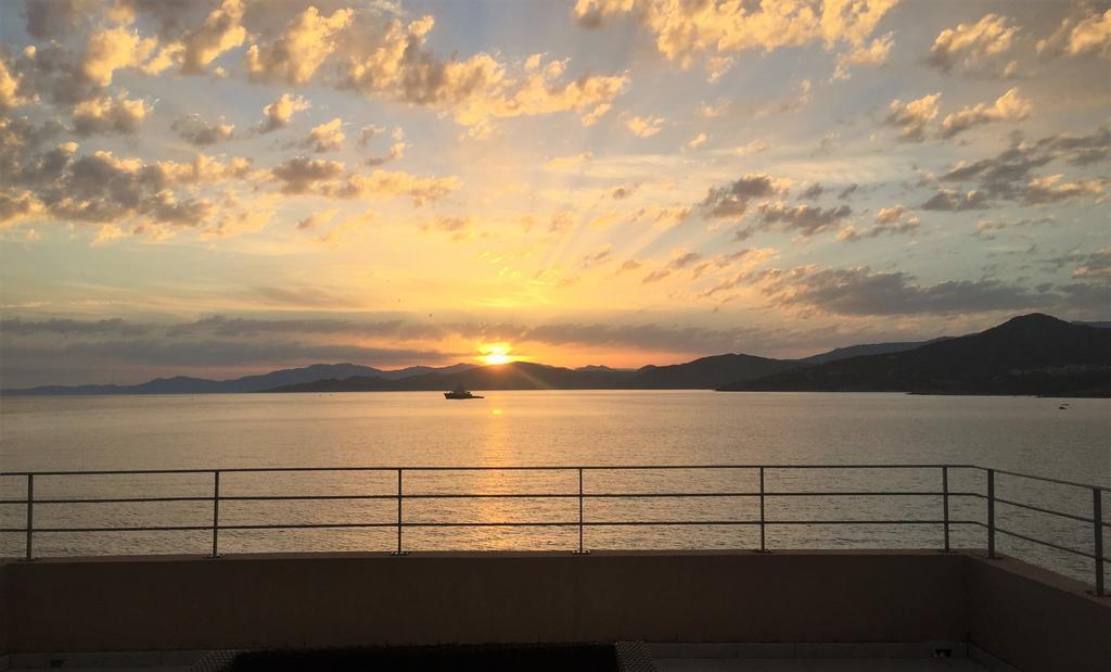 Perla Rossa Hotell LʼÎle-Rousse Exteriör bild